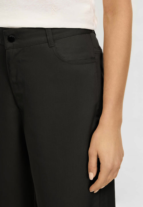 Neela black